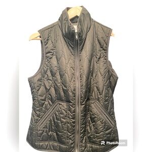 Black quilted Old Navy zip up vest, size M